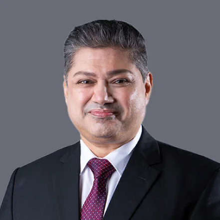 Potret Dr. Surinder Singh pada halaman resmi penyedia.