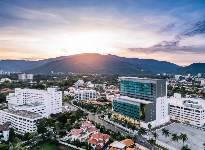 Gedung Island Hospital dan Peel Wing, Penang. Foto rumah sakit secara umum, bukan foto khusus unit IVF.