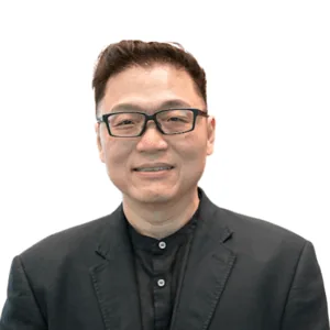Potret Dr Roland Chieng pada profil resmi penyedia.