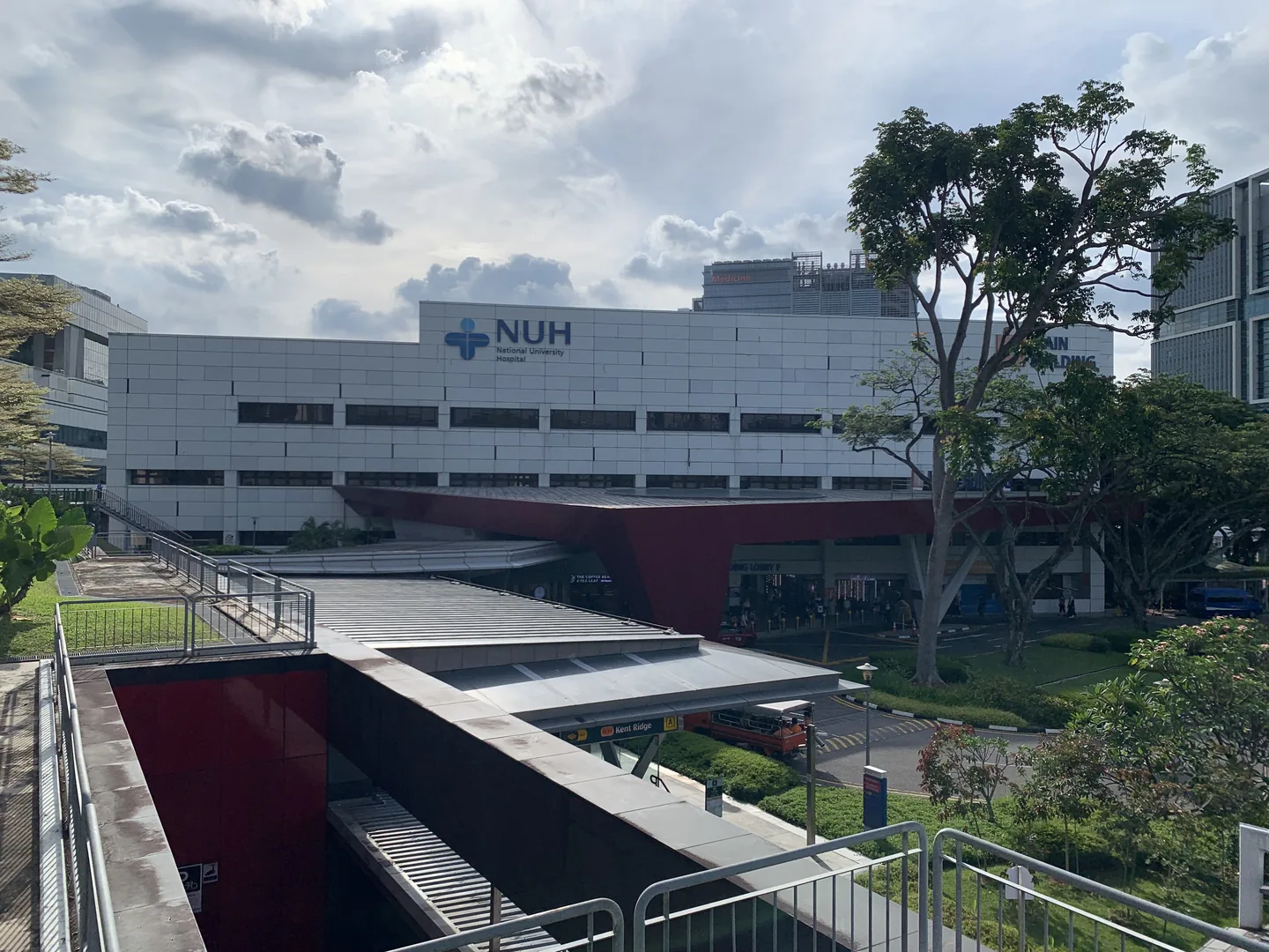 Gedung utama kampus NUH, foto 13 Maret 2025; CHR berada di Kent Ridge Wing, bukan ruang yang tampak di foto ini.